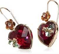 Anting-anting huggie gaya bohemian dengan hiasan bunga dan batu merah berbentuk hati, berlapis emas 18K, terbuat dari paduan logam, cocok untuk pernikahan, pesta, dan hadiah.