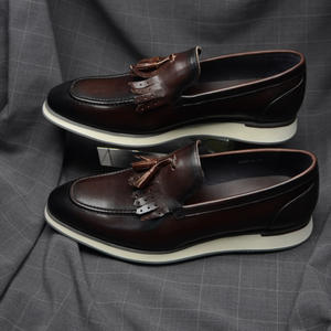 Chaussures habillées décontractées pour hommes de haute qualité, à bout pointu, rétro, à franges, fabriquées à la main en cuir véritable. - Product Image 2