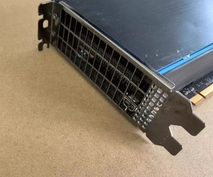 Carte graphique PCI Radeon Pro V620 32 Go GDDR6 haute performance, idéale pour les applications de station de travail nécessitant une puissance graphique élevée - Product Image 3