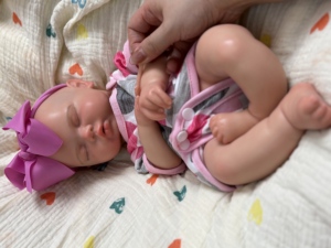 Poupée bébé réaliste <span class=keywords><strong>en</strong></span> <span class=keywords><strong>silicone</strong></span> souple de 18 pouces, fille, bouche ouverte, peinte à la main, poupée <span class=keywords><strong>reborn</strong></span> réaliste, ressemble à un <span class=keywords><strong>vrai</strong></span> bébé dormant - Product Image 3