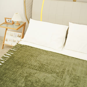 Manta de lana de franela verde hierba en relieve Vintage con trenzas únicas, manta personalizada cálida suave y esponjosa para el hogar - Product Image 3