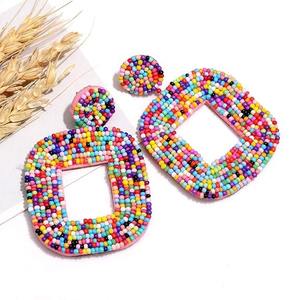 Boucles d'oreilles pendantes élégantes en perles de rocaille multicolores Boho pour femmes Boucles d'oreilles pendantes à la mode pour les mariages Occasions spéciales - Product Image 1
