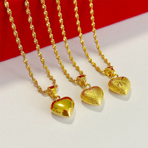 Collar <span class=keywords><strong>de</strong></span> cadena cubana <span class=keywords><strong>de</strong></span> cobre con colgante grueso chapado en oro <span class=keywords><strong>de</strong></span> 18 quilates con corazón impermeable Z H, regalo unisex, cadena para clavícula - Product Image 1