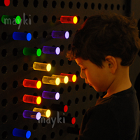 Piquets muraux intercatifs Sensory Play Wall Bright Lite Jouets éducatifs Panneau lumineux LED Light Peg Board pour enfants