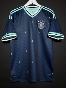 Camisetas de Fútbol de Alta Calidad, Conjuntos de Fútbol Personalizables, Tops Deportivos para Adultos, Camisetas 100% Poliéster, Corte Automatizado de Logotipos, Pantalones Cortos - Product Image 1