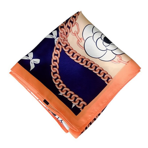 Écharpe carrée petite Camellia 70x70cm, accessoire de mode pour femme - Product Image 1