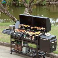 Barbecue d'extérieur à quatre brûleurs au gaz et au charbon de bois en fonte, avec fumoir latéral et finition revêtue, idéal pour les réunions de famille