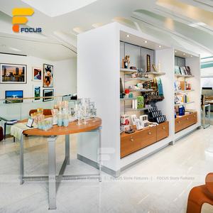 Espositore Moderno per Negozi di Abbigliamento e Regali, Design d'Interni per Boutique e Negozi di Souvenir, Arredamento Personalizzato per Vendita di Abbigliamento - Product Image 5