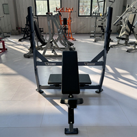 Banc incliné olympique ROSEN Fitness pour la musculation des pectoraux et des épaules en salle de sport commerciale