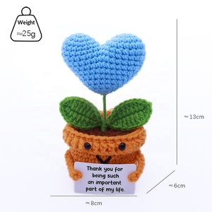 Best-seller de la Saint-Valentin : Ornement de plante en pot fait main au crochet, décor Amigurumi sur le thème du cœur, qui procure de la joie - Product Image 3
