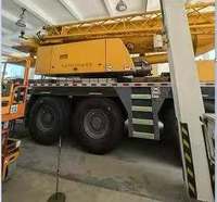 Grue d'occasion presque neuve Liebherr LTM1090-4.1 de 2016, 800 heures de fonctionnement, 15 tonnes de charge utile, 400 km d'autonomie.