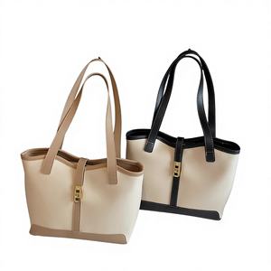 รองเท้าแตะผู้หญิงสไตล์เกาหลีแบบใส PVC รุ่นใหม่ประจำฤดูร้อนปี 2025 เหมาะสำหรับใส่ไปทะเลหรือใส่ในชีวิตประจำวัน ดีไซน์ทันสมัย สวยงาม มีซับในผ้าไหม - Product Image 1