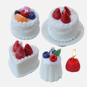 เทียนหอมกลิ่นเค้กผลไม้ สตรอว์เบอร์รีครีม ขนมหวานทำมือจากขี้ผึ้งถั่วเหลือง งานฝีมือจำลองอาหาร กลิ่นหอมเป็นของขวัญ - Product Image 5