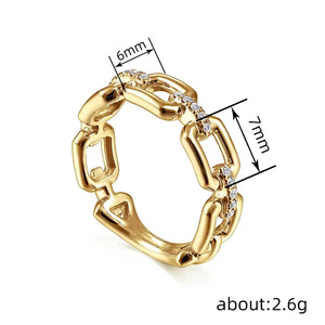 Anello con Fibbia Dorata e Accenti in Cristallo per Donne, Stile Ufficio Francese, Accessorio Minimalista per Uso Quotidiano - Product Image 4