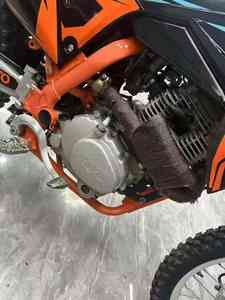 Una Motocicleta Atractiva Que Puede Transportar Mercancías y Tiene una Gran Capacidad de Carga - Product Image 4