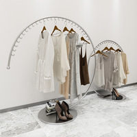 Présentoir créatif en métal or argent C forme ronde présentoirs à vêtements présentoir circulaire au sol pour vêtements
