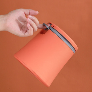 Poubelle de bureau compacte et durable avec couvercle à pression, idéale pour les petits espaces - Product Image 3