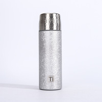 Mug isotherme à double paroi en titane, effet martelé, avec infuseur à thé, maintien thermique 6-12 heures, design moderne et minimaliste