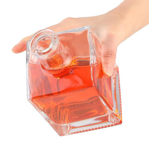 Bouteille de vin en verre de flint haut de gamme de 500 ml et 1000 ml avec bouchon à vis, bouteille de liqueur vide de qualité pour l'emballage et l'utilisation de diffuseur - Product Image 4