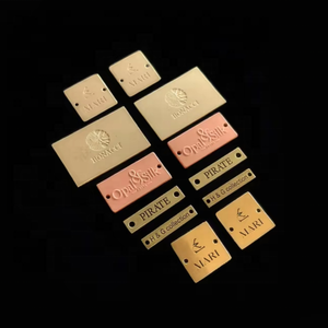 Chất Lượng Cao Tùy Chỉnh Kim Loại Quần Áo Nhãn Dập Nổi Logo Thương Hiệu Khắc Tấm Tag Cho Sử Dụng Bền Vững Giày Túi Gấp Loại - Product Image 1