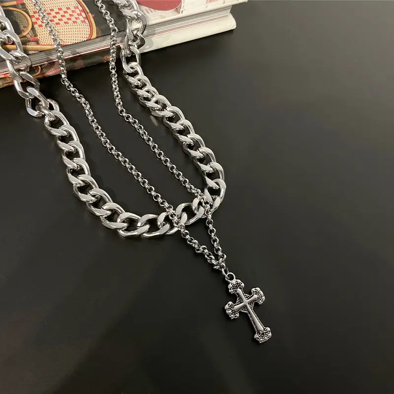 Bijoux à breloques multicouches Hip Hop chaîne cubaine en acier inoxydable pendentif croix collier accessoires pour femmes