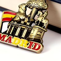 Porte-clés souvenir de voyage Madrid en alliage de zinc, pendentif ours enlacant un arbre en relief, cadeau vintage