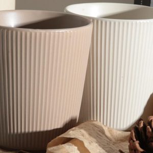 Ly trà sứ cao cấp phong cách Bắc Âu 500ml, bán buôn, họa tiết nổi sọc dọc lớn, chất liệu gốm mờ - Product Image 3