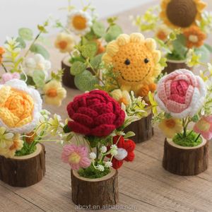 Maceta de Flores Tejida a Mano con Rosas y Girasoles para Decoración del Hogar - Product Image 1