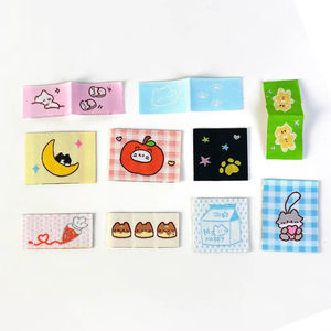 Etiquetas tejidas de marca de ropa de lujo personalizadas Logotipo impreso de alta calidad en el extremo del cuello de la camisa principal personalizado para ropa superior - Product Image 5