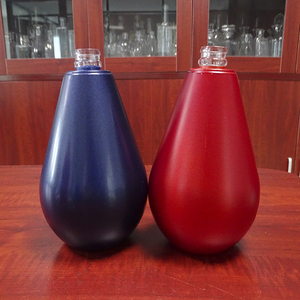 Botella de Vidrio Redonda de 500 ml para Licor, Color Rojo, para Brandy o Ron - Product Image 3