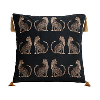 Housse de coussin décorative en velours imprimé léopard avec pompons, motif léopard
