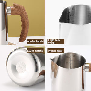 Pichet <span class=keywords><strong>à</strong></span> mousse de <span class=keywords><strong>lait</strong></span> en acier inoxydable 304 avec poignée en bois et échelle graduée pour l'art du latte, l'espresso et le cappuccino - Product Image 5
