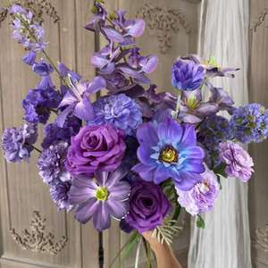 Flores Artificiales de la Serie Púrpura para Bodas - Arreglos de Rosas, Lirios, Tulipanes e Hortensias para Decoración de Suelos y Fondos - Product Image 3