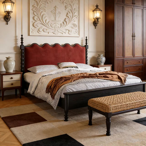 Letto Matrimoniale in Legno Intagliato Stile Vittoriano Francese Antico con Bordo Smerlato e Testiera a Cerniera per Camera Padronale - Product Image 3