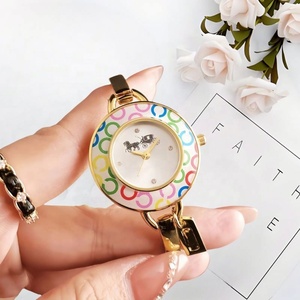 Reloj de pulsera de aleación para mujer con diseño de dibujos animados para negocios - Product Image 2