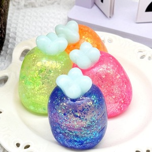 Jouet anti-stress pour enfants à rebond lent, mini-radis à presser quatre couleurs, à paillettes de maltose, thème Pâques - Product Image 2
