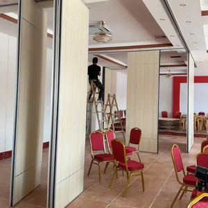 La Pared Divisoria Móvil Está Equipada con Aislamiento Acústico de Algodón y Pared Divisoria Deslizante para Salón de Banquetes de Hotel - Product Image 1