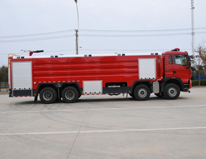 Nouvelle vente directe d'usine - <span class=keywords><strong>Camion</strong></span>-citerne à eau et mousse diesel Shandeka 4x2/8x4 du Groupe Chinois des Camions Lourds - Product Image 4