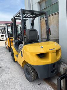 Chariot élévateur contrepoids diesel 4x4 neuf à faible nombre d'heures, capacité 300 kg, pour utilisation assise en intérieur et sur sols difficiles, idéal pour la construction. - Product Image 2