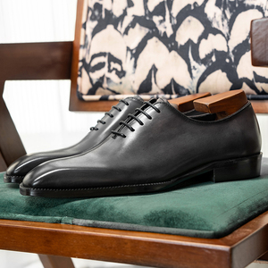 Nuevos Zapatos de Hombre de Alta Gama en Cuero Genuino, Zapatos de Vestir Oxford con Punta Cuadrada y Detalles Tallados en Cuero - Product Image 3
