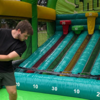 Jeu de golf gonflable commercial pour lancer de balles, jeu de cible de golf gonflable d'extérieur pour fête foraine et location événementielle