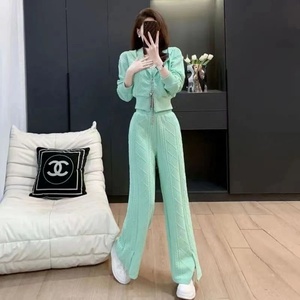 ผู้ผลิตเสื้อผ้า ชุดสูทผู้หญิงปักลายแบรนด์สั่งทำ ชุดลำลองสองชิ้นสำหรับผู้หญิง ชุดเซ็ตเสื้อผ้าขาสั้น - Product Image 3