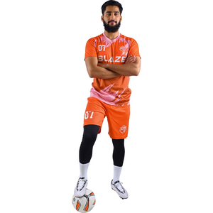 Uniformes de Fútbol de Verano Ligeros Personalizados Profesionales, Conjuntos de Secado Rápido, Transpirables, Anti-UV, Sublimados, Ropa de Entrenamiento para Equipos Masculinos - Product Image 1
