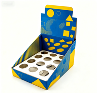 Boîte en carton personnalisée de marque avec insert incliné, trous d'insertion ronds pour la présentation de petits produits de vente au détail