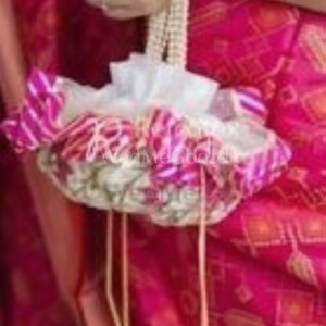 Pochette cadeau fantaisie de dernière conception Fournisseur en vrac et fabrication par Refratex India Fabriqué en Inde pour la meilleure qualité et à bas prix - Product Image 1