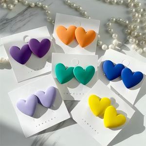 Pendientes de Acrílico con Forma de Corazón Grande al por Mayor, Color Caramelo, Joyería Moderna para Mujeres y Niñas, para Todas las Ocasiones, Decoración de Perlas - Product Image 3