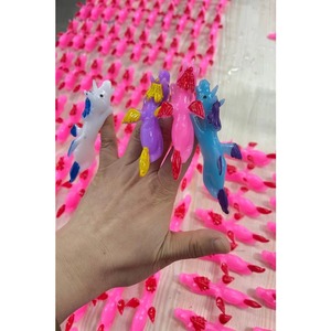 ของเล่นยูนิคอร์นยืดหยุ่น TPR สำหรับเด็ก ขายส่ง เหมาะสำหรับงานวันเกิดเด็กหญิงเด็กชาย และของขวัญใส่ไข่อีสเตอร์ - Product Image 2