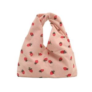 Bolso de mano de fresa de felpa suave, bolso de mano con asa superior peluda para mujer - Product Image 3