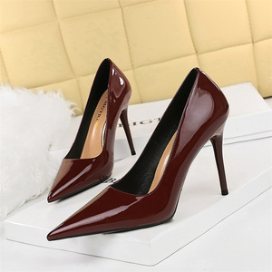 Escarpins d'automne en cuir verni à bout pointu, talons hauts et décolletés, élégants pour le bureau, sexy pour les soirées et mariages, pour femmes - Product Image 3