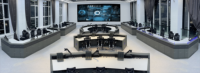 Studio d'actualités modernisé et bureau de contrôle personnalisé haut de gamme de diffusion, console de salle de contrôle CCTV